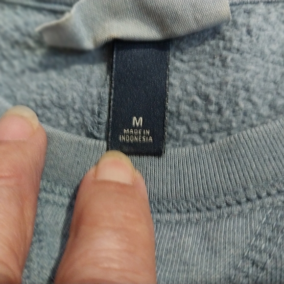 Universal Thread Women's Blue Crewneck Sweater - Picture 10 of 11